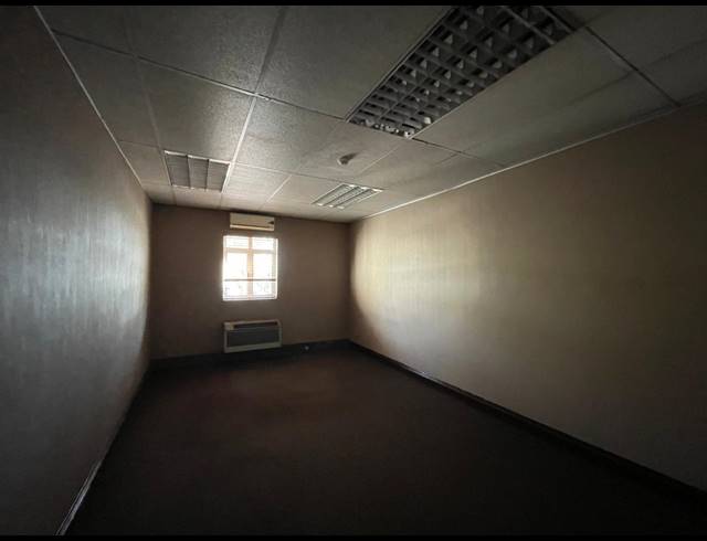 1,430M² OFFICE FOR SALE IN BRYANSTON
